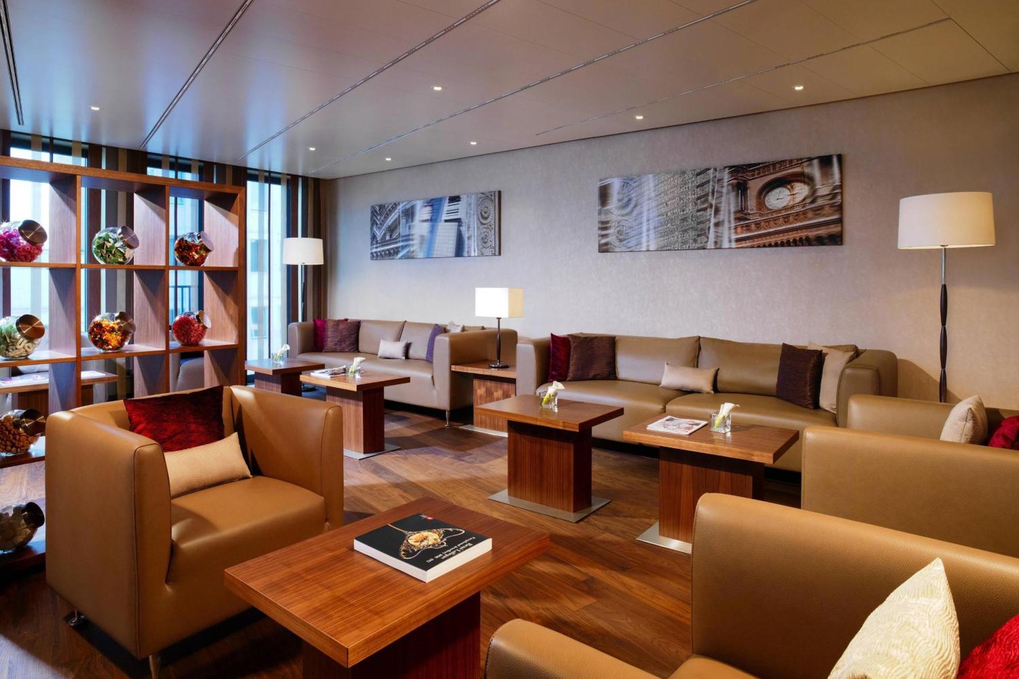 One-Bedroom Capital Suite Executive Lounge Access