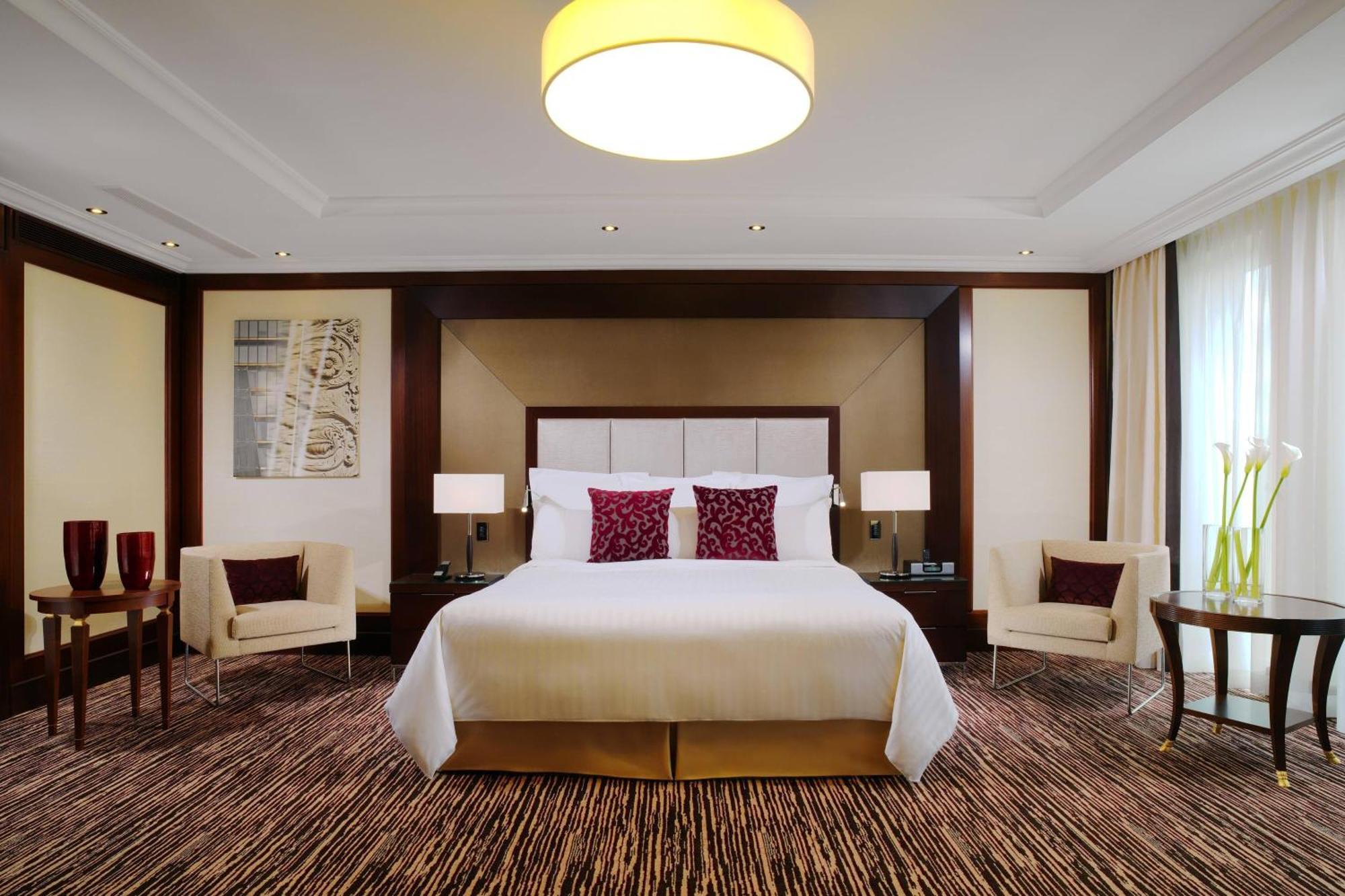 One-Bedroom Capital Suite Executive Lounge Access